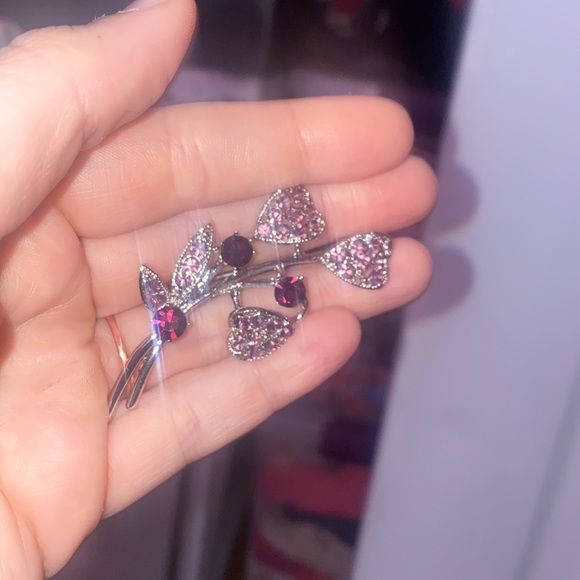 Betsey Johnson brooch - Picture 3 of 3